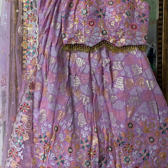 Beautiful purple lengha in size 38-40 - Picture 2 of 6